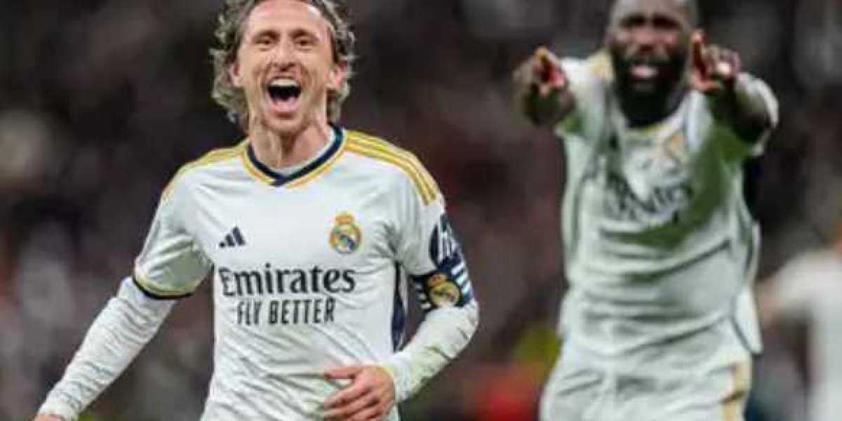 Luka Modrics fantastiska mål hjälper Real Madrid att utöka ledningen i toppen av La Liga